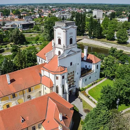 Domus Collis Hotel 4*