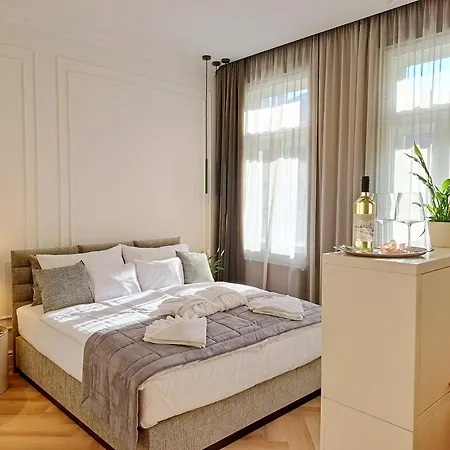 Domus Collis Hotel Gyor